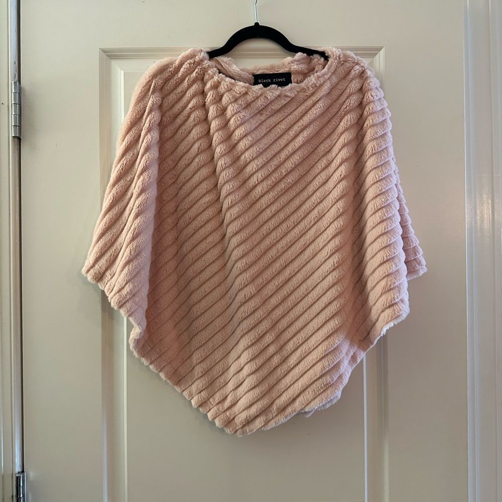 Black Rivet Pink Fuzzy Poncho - Picture 1 of 2